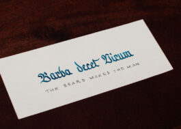 Kalligrafie „Barba Decet Virum – Der Bart macht den Mann“