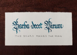 Kalligrafie „Barba Decet Virum – Der Bart macht den Mann“